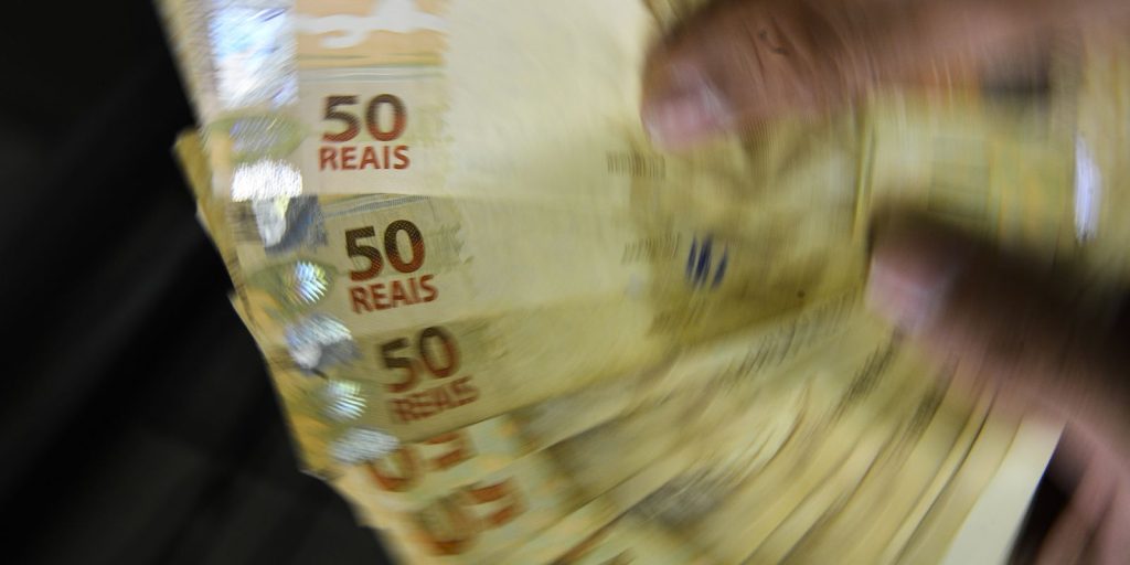 Receita paga lote da malha fina do Imposto de Renda de março
