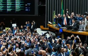 Congresso impõe nova derrota ao governo e derruba veto à dosimetria