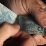 Salário médio do trabalhador amplia recorde e chega a R$ 3.722