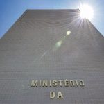 Governo bloqueia R$ 22,1 bi do Orçamento de 2026