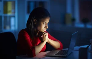 Bets deixam de ser entretenimento e passam a ser vistas por mulheres como saída para dificuldades financeiras