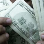 Dólar aproxima-se de R$ 5,17, com notícias do exterior e eleições