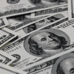 Dólar fecha o último pregão cotado a R$ 5,08