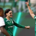 Palmeiras goleia Vasco e volta a abrir frente no Brasileirão: 4 a 1