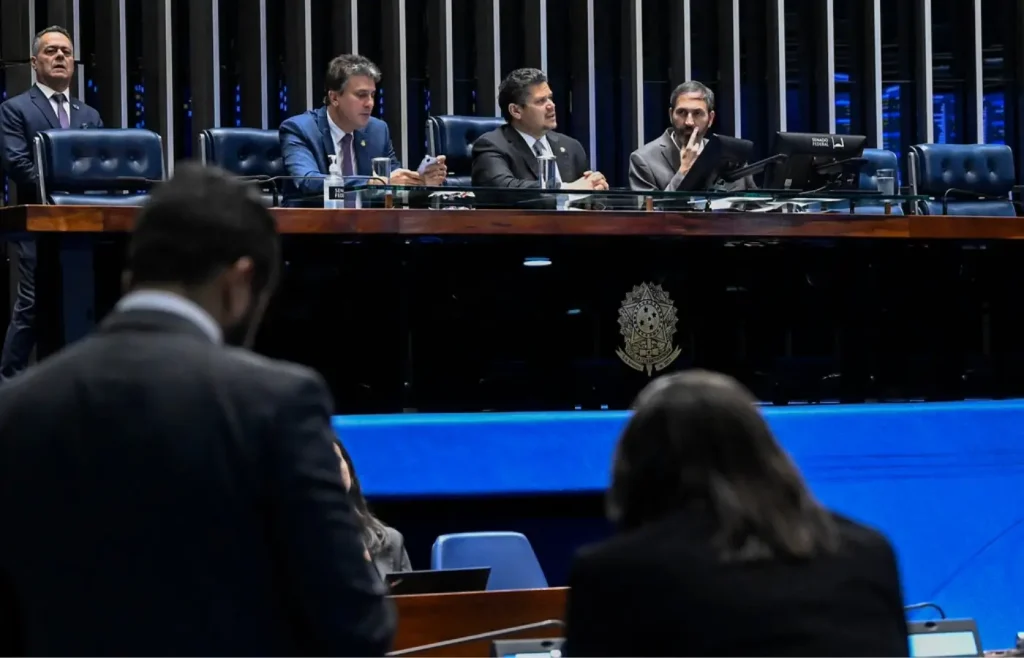 Senado adia votação da PEC que acaba com escala 6x1 para depois das eleições